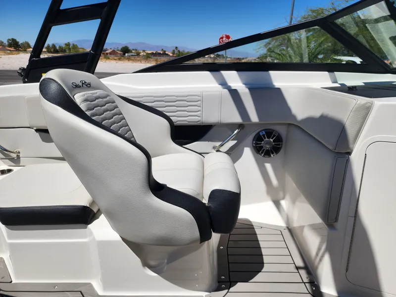 Slide: The Image of Sea Ray Ray 210 SPX 2022 - 21