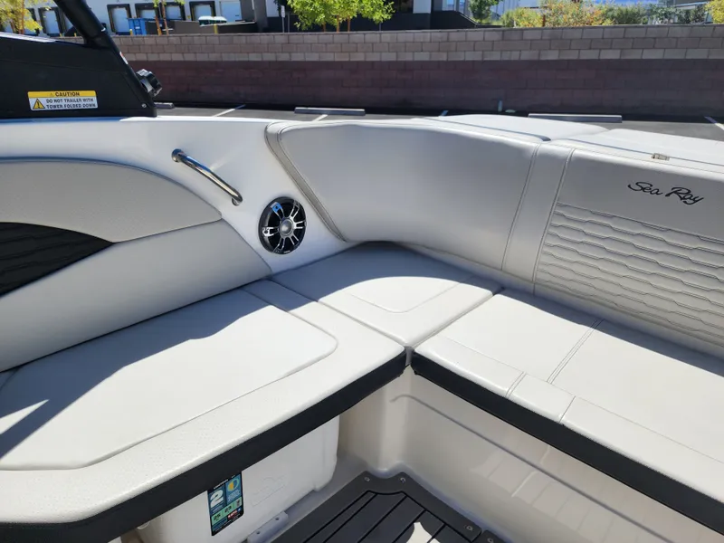 Slide: The Image of Sea Ray Ray 210 SPX 2022 - 25