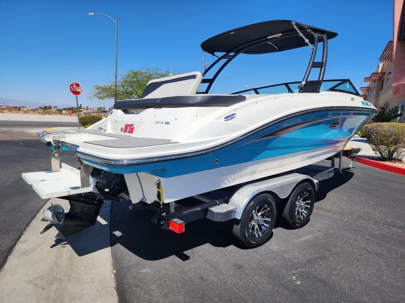 Slide: The Image of Sea Ray Ray 210 SPX 2022 - 8