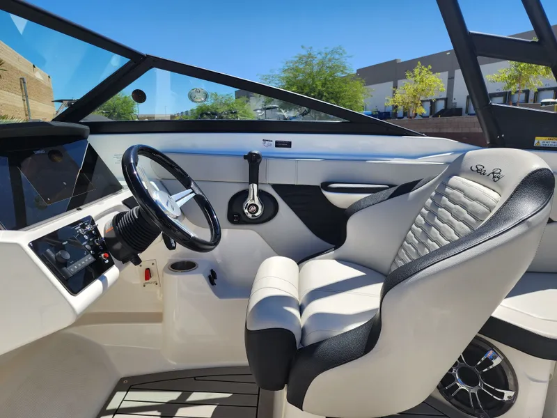 Slide: The Image of Sea Ray Ray 210 SPX 2022 - 13