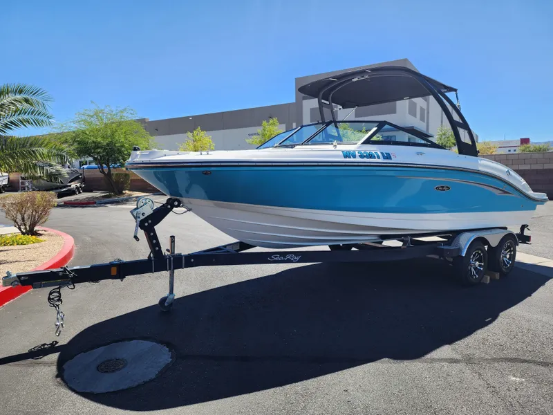 Slide: The Image of Sea Ray Ray 210 SPX 2022 - 3