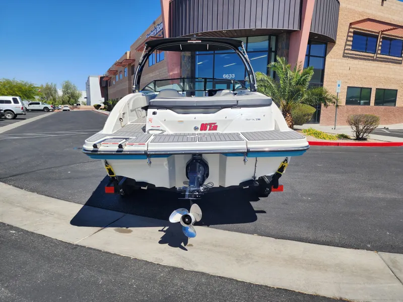 Slide: The Image of Sea Ray Ray 210 SPX 2022 - 6