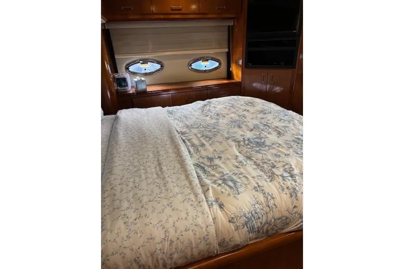 Slide: The Image of Carver Yachts 466 Motor Yacht 2004 - 47