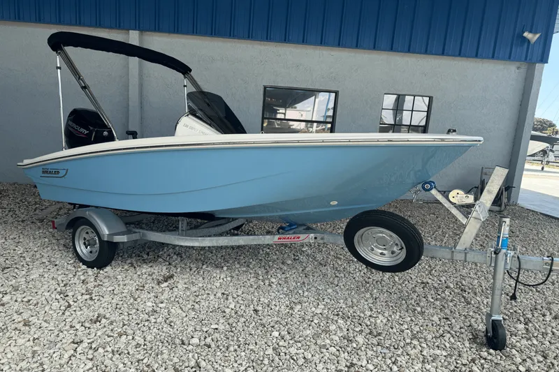 Slide: The Image of Boston Whaler 130 Super Sport 2025 - 4