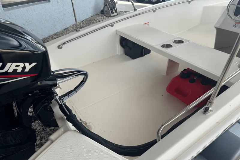 Slide: The Image of Boston Whaler 130 Super Sport 2025 - 5