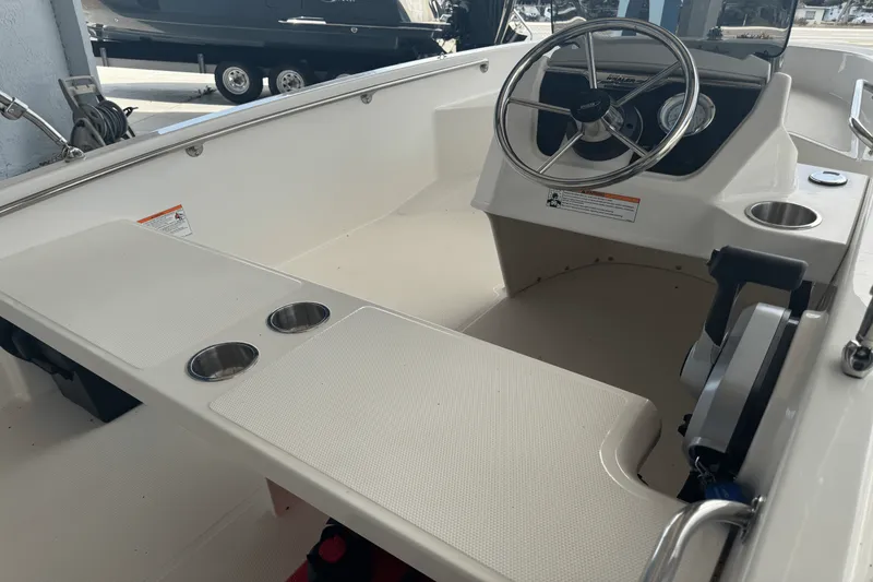 Slide: The Image of Boston Whaler 130 Super Sport 2025 - 6