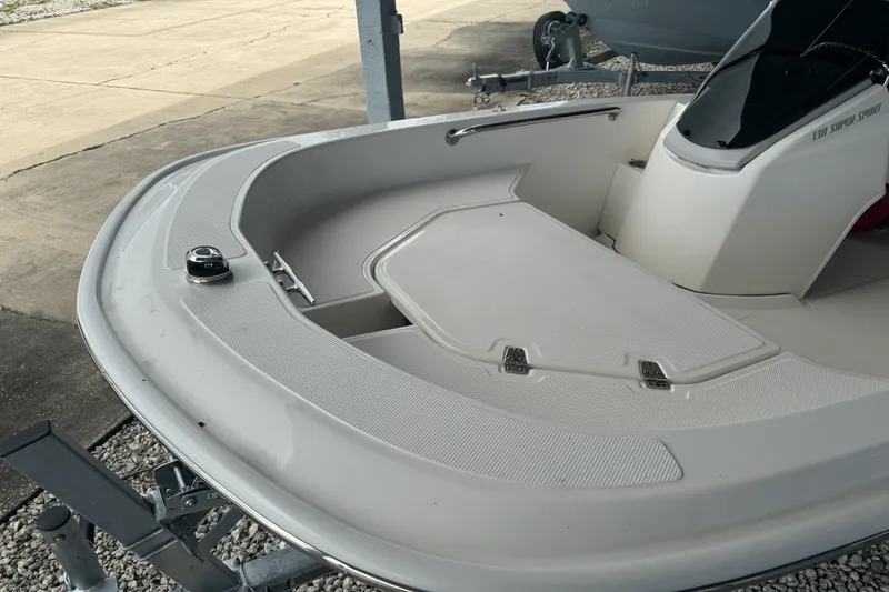 Slide: The Image of Boston Whaler 130 Super Sport 2025 - 8