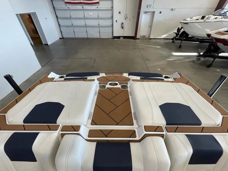 Slide: The Image of Malibu 23 LSV 2025 - 30