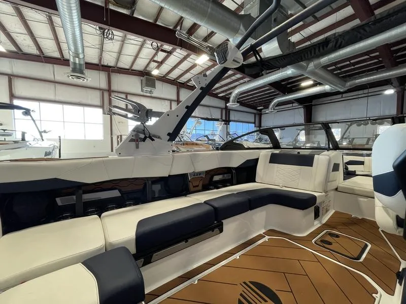 Slide: The Image of Malibu 23 LSV 2025 - 27