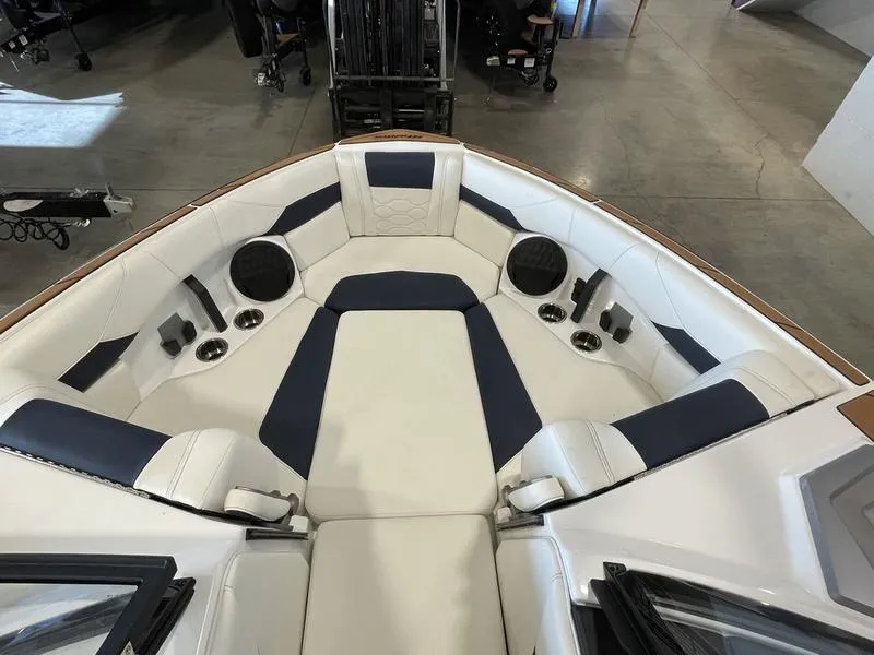 Slide: The Image of Malibu 23 LSV 2025 - 17