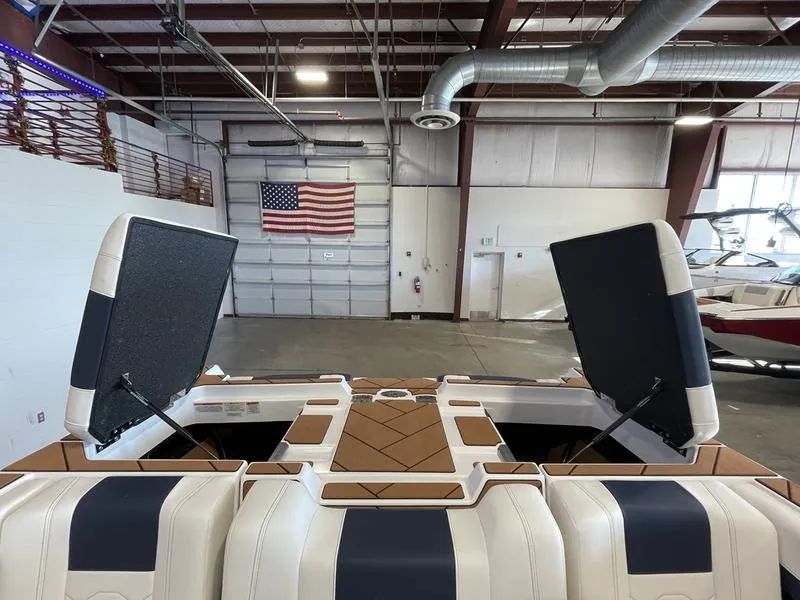 Slide: The Image of Malibu 23 LSV 2025 - 20