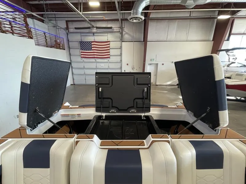 Slide: The Image of Malibu 23 LSV 2025 - 31