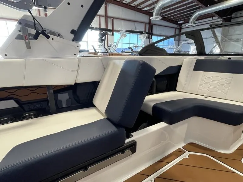 Slide: The Image of Malibu 23 LSV 2025 - 28