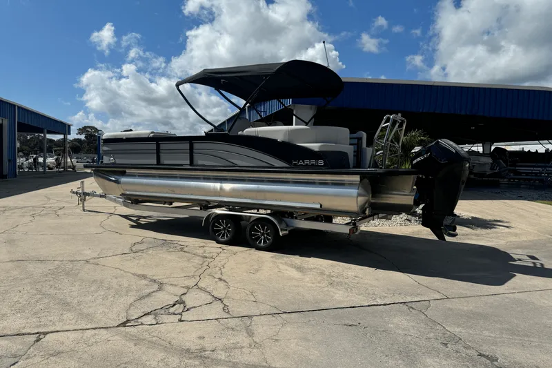 Slide: The Image of Harris 230 Sunliner 2025 - 2