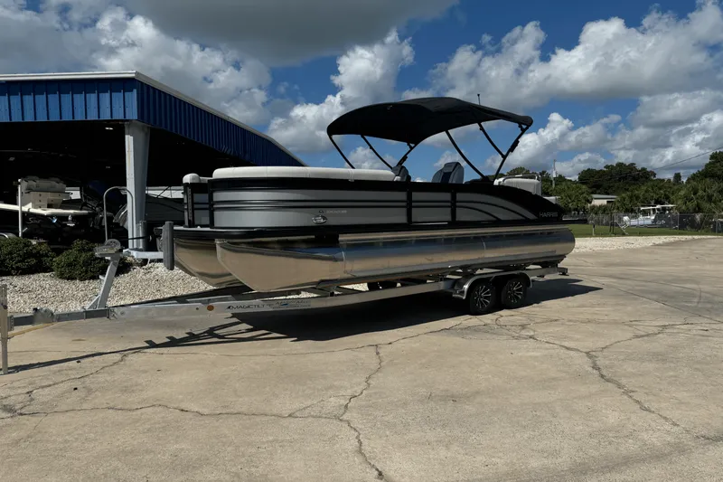 Slide: The Image of Harris 230 Sunliner 2025 - 3