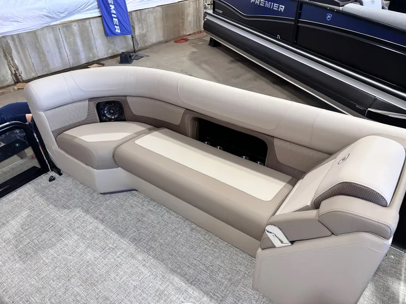 Slide: The Image of Premier 250 Solaris UD 2027 - 1
