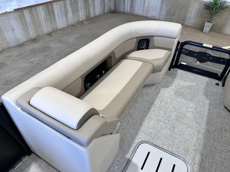 The Image of Premier 250 Solaris UD 2027 - 0