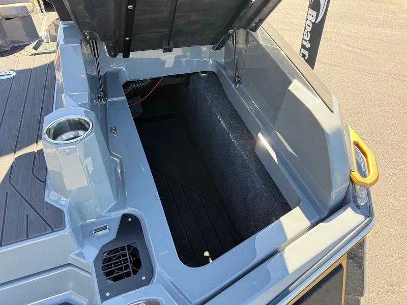 Slide: The Image of MasterCraft X24 2026 - 18
