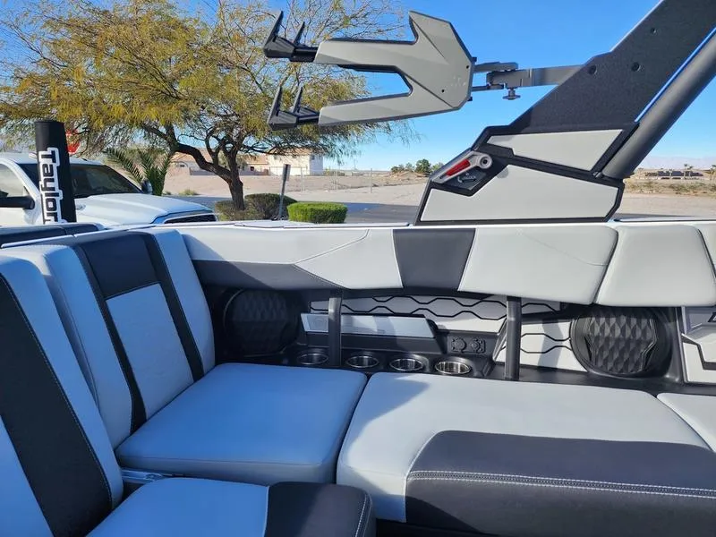 Slide: The Image of Malibu 23 LSV 2026 - 43