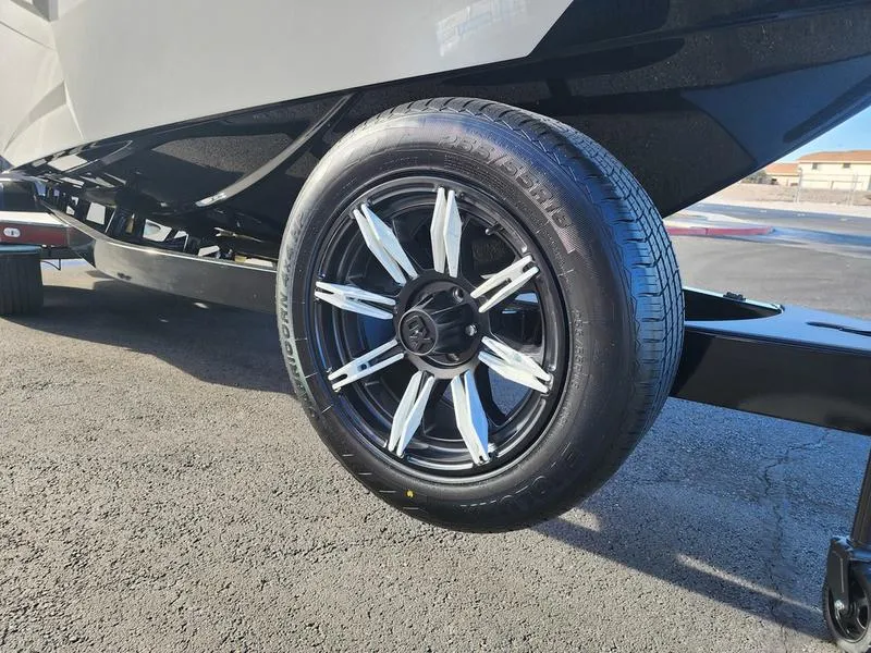 Slide: The Image of Malibu 23 LSV 2026 - 17