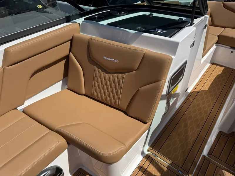 Slide: The Image of MasterCraft XT22 2026 - 15