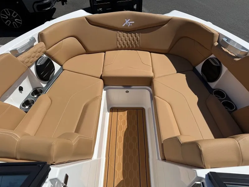 Slide: The Image of MasterCraft XT22 2026 - 16