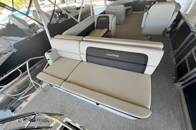 Slide: The Image of Harris 230 Cruiser 2025 - 10