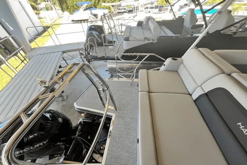 Slide: The Image of Harris 230 Cruiser 2025 - 11