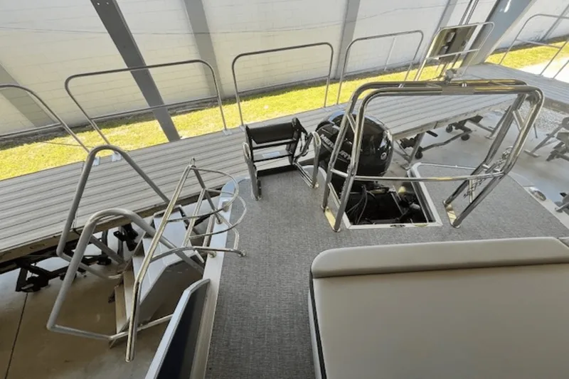 Slide: The Image of Harris 230 Cruiser 2025 - 12