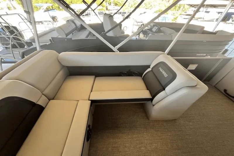 Slide: The Image of Harris 230 Cruiser 2025 - 15