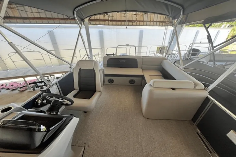 Slide: The Image of Harris 230 Cruiser 2025 - 16