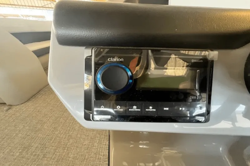 Slide: The Image of Harris 230 Cruiser 2025 - 18