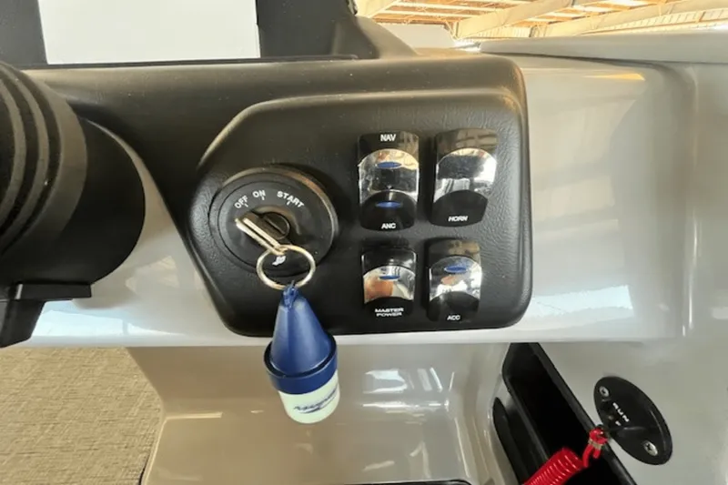 Slide: The Image of Harris 230 Cruiser 2025 - 19