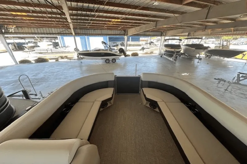 Slide: The Image of Harris 230 Cruiser 2025 - 23