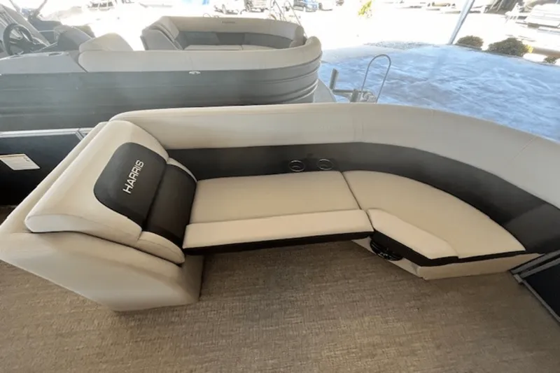 Slide: The Image of Harris 230 Cruiser 2025 - 24