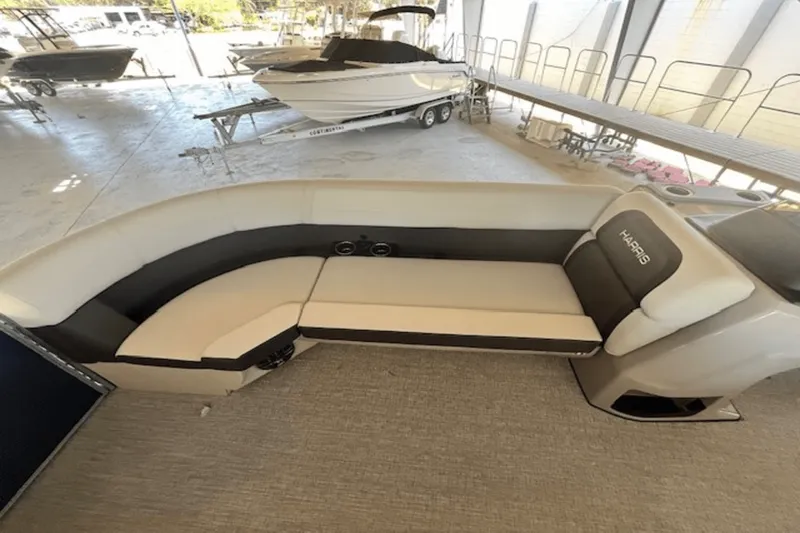 Slide: The Image of Harris 230 Cruiser 2025 - 25