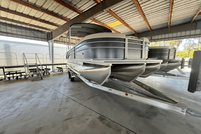 Slide: The Image of Harris 230 Cruiser 2025 - 3