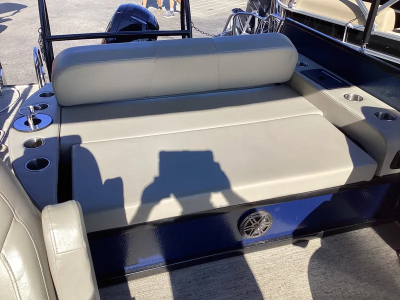 Slide: The Image of Premier 230 SUNSATION RL-DL 2023 - 15