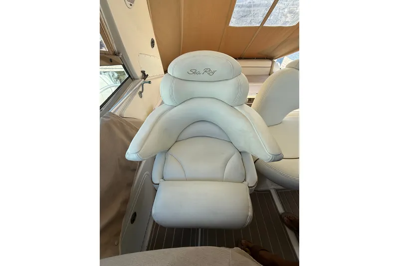 Slide: The Image of Sea Ray Sundancer 460 2002 - 17