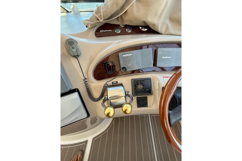 Slide: The Image of Sea Ray Sundancer 460 2002 - 23