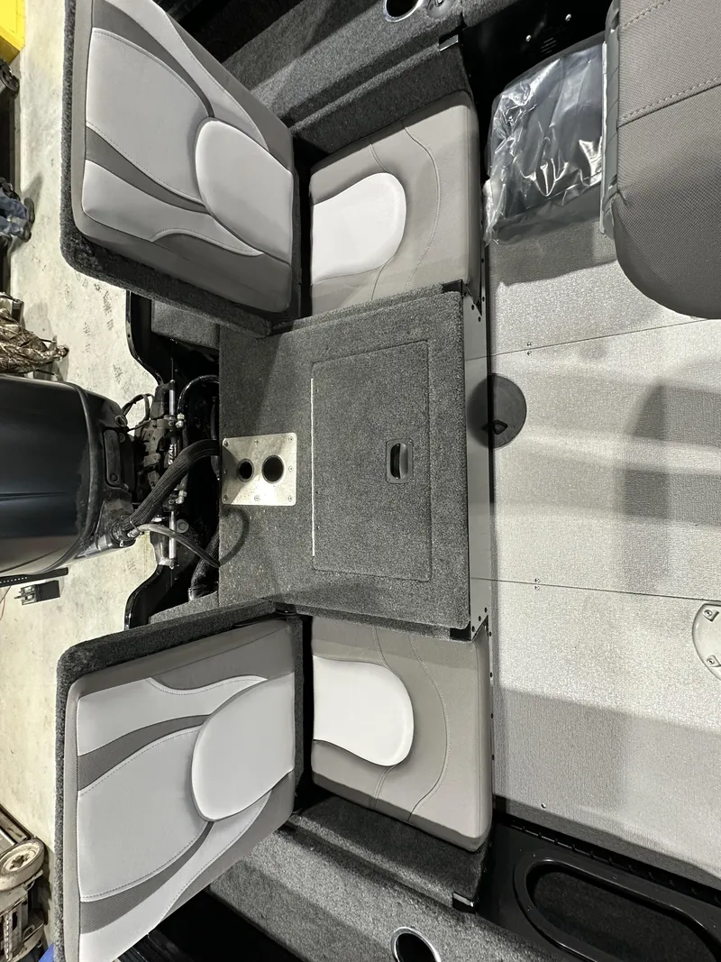 Slide: The Image of Smoker Craft ADV188DC 2025 - 3