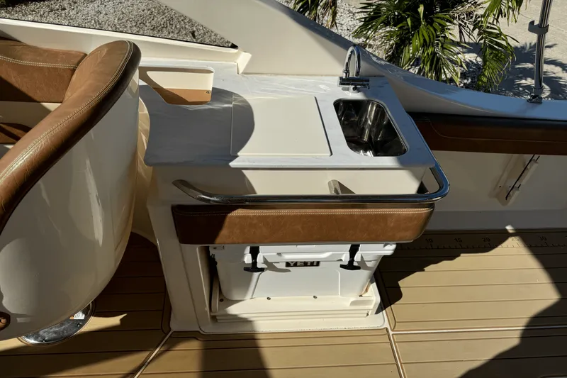 Slide: The Image of Scout 240 Dorado 2023 - 10