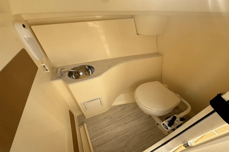 Slide: The Image of Scout 240 Dorado 2023 - 12