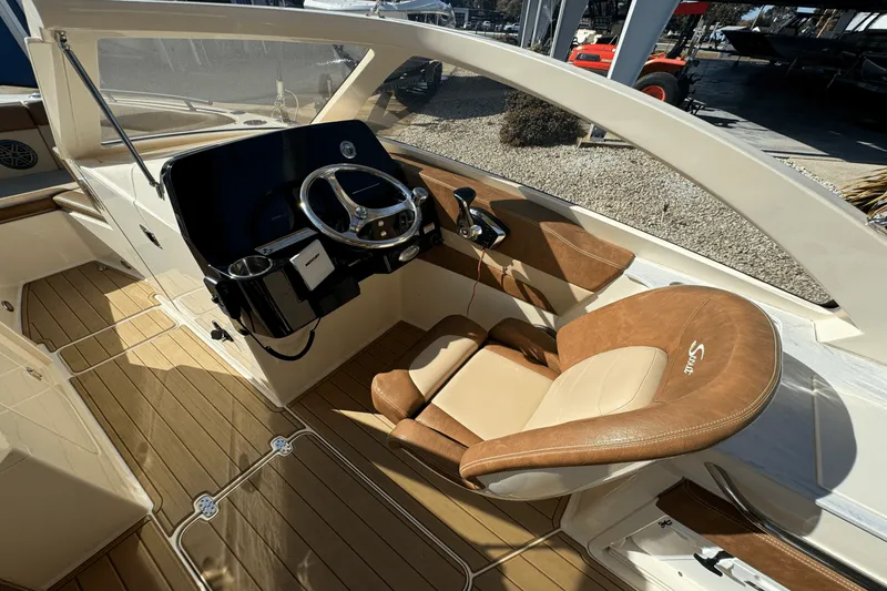 Slide: The Image of Scout 240 Dorado 2023 - 9