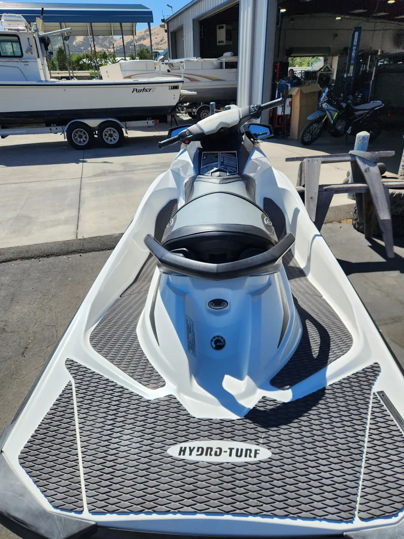 Slide: The Image of Sea-Doo GTI™ 130 2014 - 3