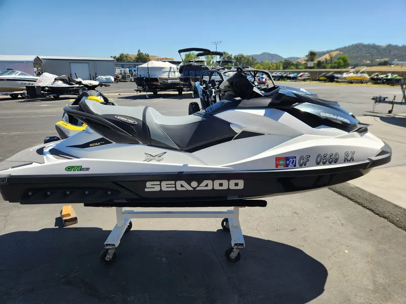 Slide: The Image of Sea-Doo GTI™ 130 2014 - 0