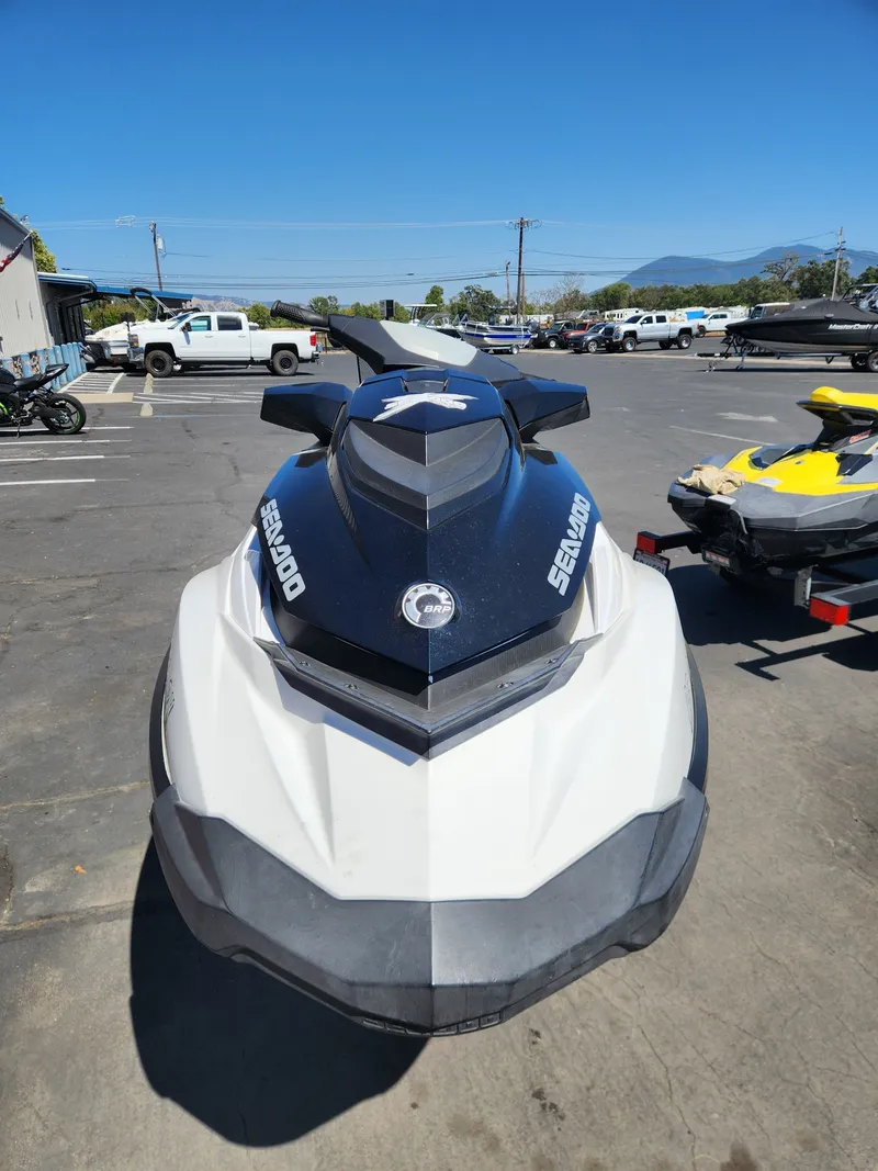 Slide: The Image of Sea-Doo GTI™ 130 2014 - 2
