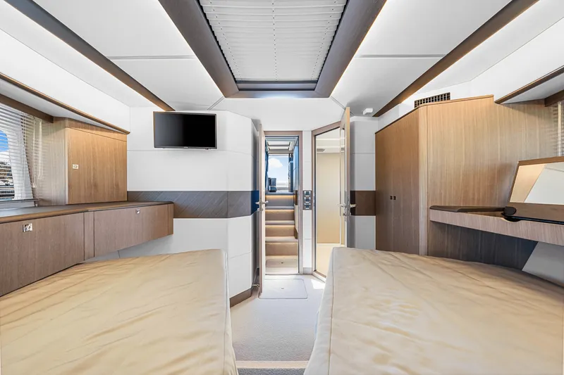 Slide: The Image of Galeon 440 FLY 2025 - 100