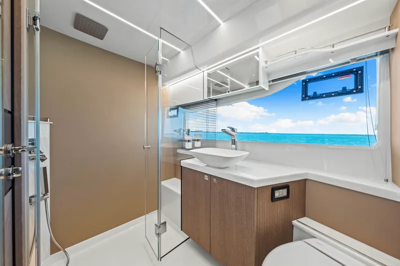 Slide: The Image of Galeon 440 FLY 2025 - 101