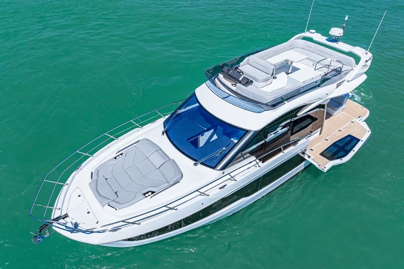 Slide: The Image of Galeon 440 FLY 2025 - 17